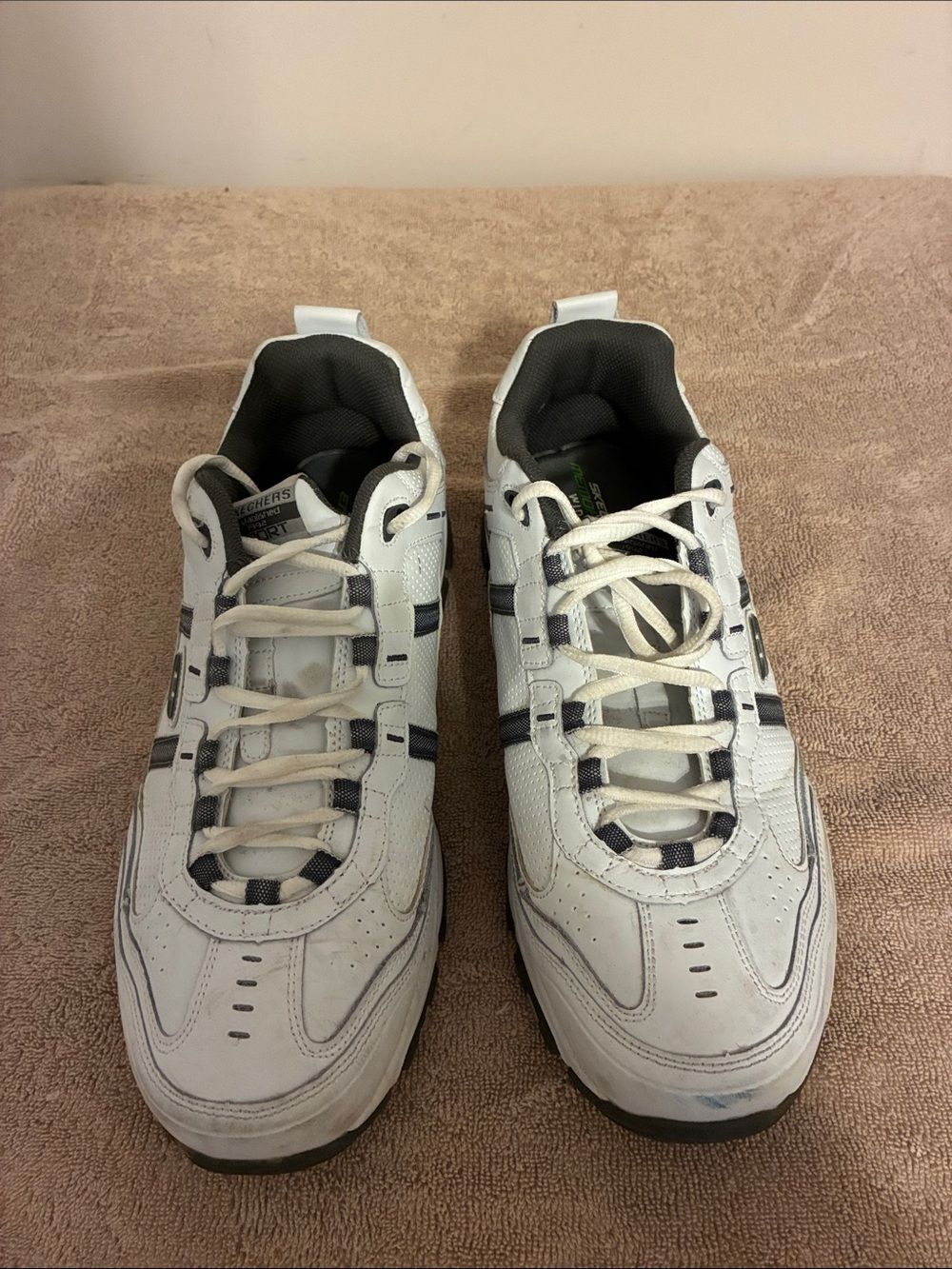 Men’s‎ size 13 Skechers White and Gray Men's Athletic Sneakers